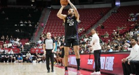 NBA篮球传奇：库里与格林的友谊之旅，乔丹与詹姆斯的精神传承